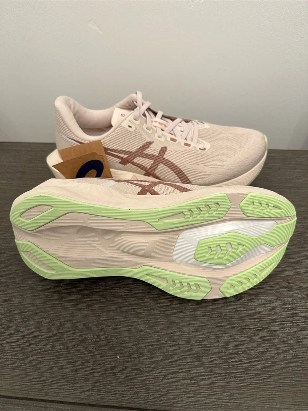 Man's Sneakers & Athletic Shoes ASICS Novablast 6 Size 9 Men’s
